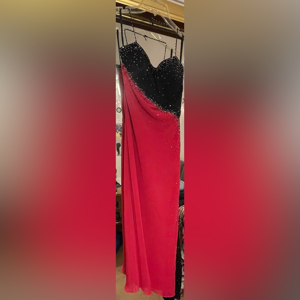 Red & Black Prom dress!!